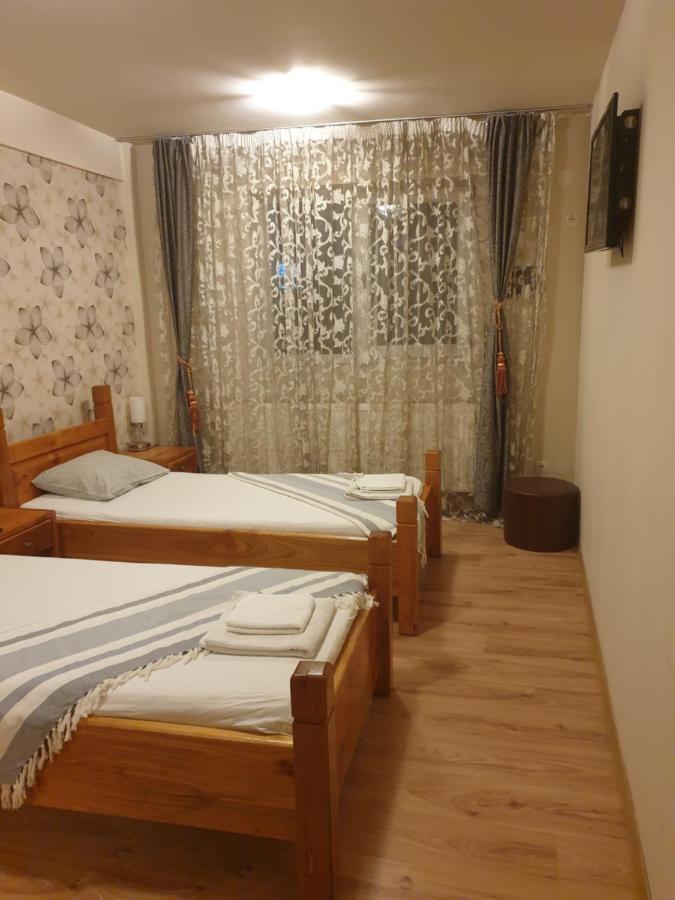 Sc Afitos Srl Hostel Drobeta Turnu Severin Exterior photo